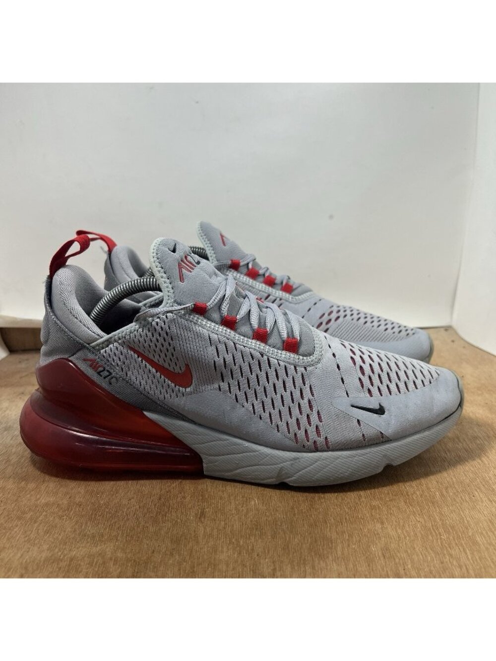 Nike Air Max 270 Mens Size 11 Wolf Grey University Red AH8050-018 Running Shoes